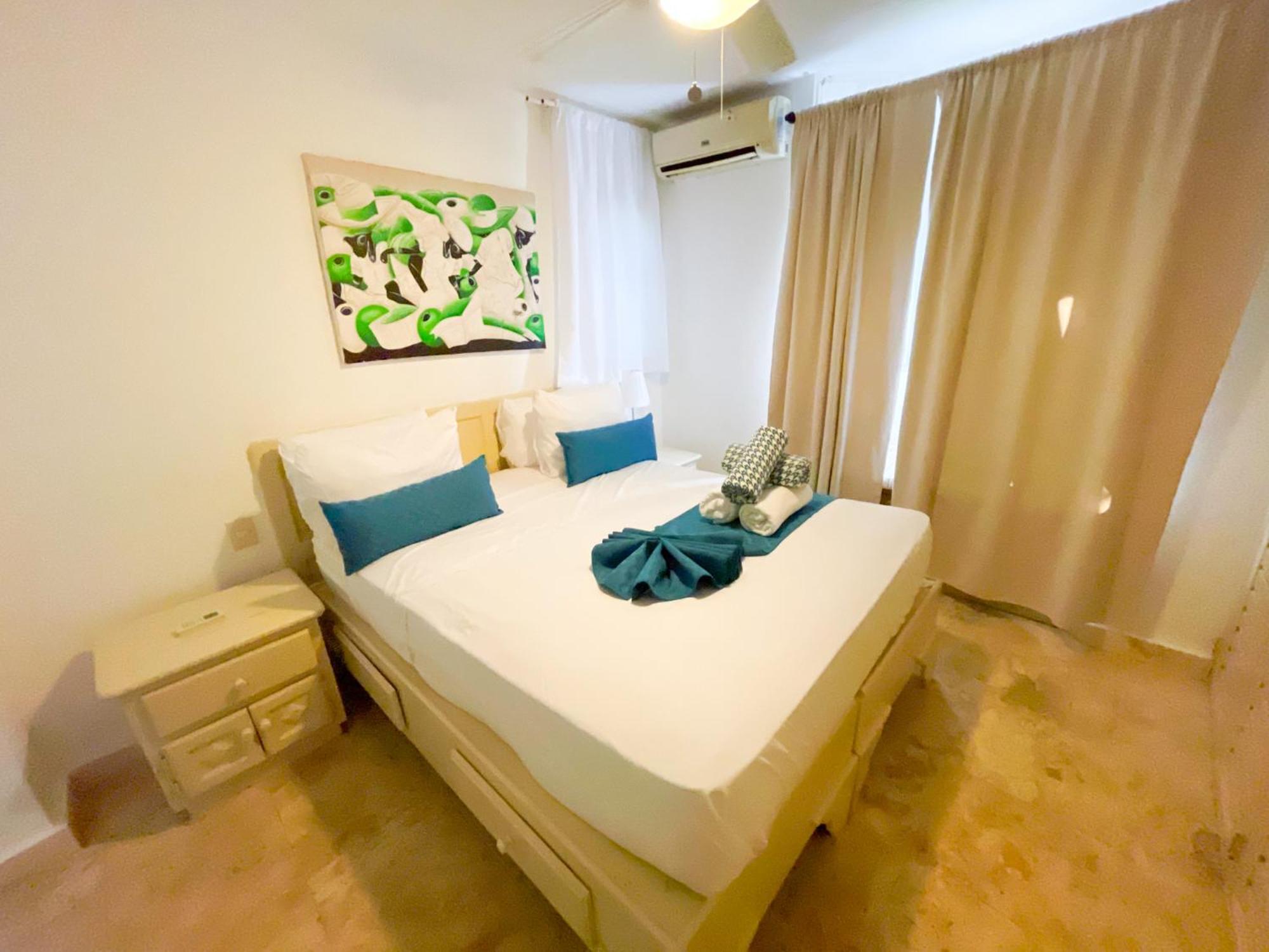 Resort Condo-hotel With & Private Wifi Bbq Club &